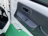 運転席側のドア部。パワーウィンドーのスイッチになります。