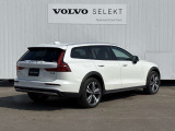 ◆バック/万が一を考え、安全性を重視する方に選ばれているVOLVO車。ドアを開閉するとその重み・厚みに驚くはず