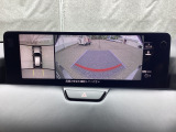 狭い場所での駐車やすれ違いなどでより的確な運転操作に役立つ360&deg;ビューモニターが装備されています。