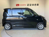 車両右側面からの写真になります。車をご覧になりたい時はお気軽に最寄りの店舗へご相談下さい。