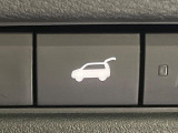 【パワーバックドア】スマートキーや運転席のボタンを押すだけでリアゲートが自動で開閉します!荷物を持っている時や、高い位置にあるバックドアを閉める際に便利な機能です♪