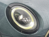 ●LEDヘッドライト:夜間走行時も良好な視界を確保し安心して運転できる高輝度LEDヘッドライトを装備!点灯速度が早く、消費電力も抑えられています。