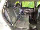後部座席も気になるようなキズ・汚れやへたり等、大きなダメージはなく、良好な状態です。