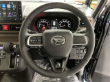 ステアリングから手を離さず、運転に集中したままオーディオ等の操作ができます。