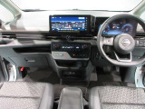 ナブゲ-ションを見やすい位置に配置して視点の移動を抑えて操作性をアップした運転席まわりです。もちろんクリ-ニング済みで室内もキレイです