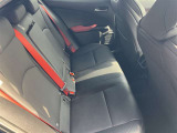 洗練された設計のコクピットが車との一体感を生み出し、至福のドライブを実現します。