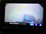 バックも安心のリアカメラ付いています。リアカメラがあると、いつでも安全にバックできますね。死角も減ります。3ビュー切り替え、ガイド線表示なので便利です。