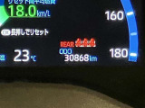 入荷時点での走行距離になります。車両の入れ替え等で若干走行距離が増えて車両の入れ替え等で若干走行距離が増えてしまう事がございます。ご理解の程お願い申し上げます。