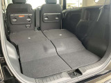リヤシートを全て倒せばさらに荷物が積めますよ。