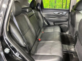 後部座席も気になるようなキズ・汚れやへたり等、大きなダメージはなく、良好な状態です。