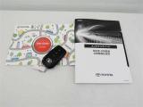 ユーザーガイド、メンテナンスノートが揃っています。スマートキーは、カギを取り出す手間がなく施錠開錠・エンジン始動ができる便利なキーです。