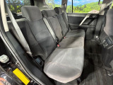 運転席まわりには十分なスペースがあり、大柄な方でもゆったり運転していただける環境です。