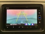 バックでの車庫入れも安心です! リアカメラが付いているバックモニター付のナビを装備しております。操作線もついており距離感も画面から確認できます。