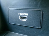 HDMI対応です。スマホを繋げば、動画を車内の画面でお楽しみいただけます。渋滞や長距離ドライブでも、同乗者が退屈せずに過ごせる快適装備です。