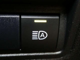 【オートマチックハイビームヘッドライト】ハイビーム走行時に対向車や前走車をカメラで認識して自動的にロービームにする機能が装備されています。※道路環境などによっては作動しない場合があります。