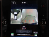 パノラミックビューモニター付きです。車両を上から見たような映像をモニター画面に表示。運転席からの目視では見にくい、車両周辺の状況をリアルタイムでしっかり確認できます。