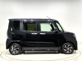 ドアは約90度に開くので荷物も積み込みやすく、乗り降りもしやすい♪ ロングドライブも快適に過ごせる工夫がいっぱいです♪♪