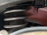 【GROWダウンサス】ローダウン済みのお車で、スタイリッシュな見た目となっております。車両の重心が下がる事で、走行時の安定性も向上します♪