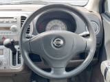 インテリアに合わせたデザインのステアリングは、運転される方のことも考え、運転しやすい形状、大きさです。是非一度、実際に触ってお確かめください。