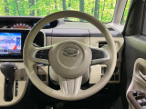 インテリアに合わせたデザインのステアリングは、運転される方のことも考え、運転しやすい形状、大きさです。是非一度、実際に触ってお確かめください。
