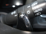 マニュアル車のような感覚で、ワインディングロードでも車を操れるパドルシフト付きです。長い下り坂でのエンジンブレーキや、高速道路の合流の際の加速も思いのままです。