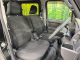 運転席シート廻りは使用感も少なく、良好な状態となっています。前オーナー様が丁寧に使っていたことがよくわかりますね。