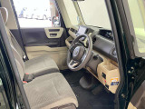 運転席は使用感などなく綺麗な状態です!匂いなど気になる方は是非ご来店ください!