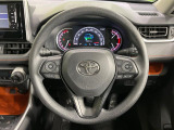 【純正革巻きステアリング】上質な革を使用することで、手にしっかり馴染みとても運転しやすいハンドルです♪