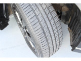 タイヤ溝。残り溝もあり偏摩耗も見受けられません。