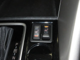 運転席&助手席シートヒーターが付いてます。寒い冬でもスイッチONで座面をあたたかくして、ドライブをさらに快適にしてくれます。HIとLOの2段階に温度設定が可能です。