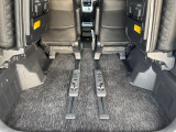積み下ろしのしやすいデッキにはたっぷりと荷物を積み込んでいただけます。遊びから仕事まで、様々なシーンで頼れます♪