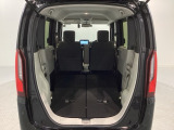リアシートを倒すと、ラゲッジスペースを広くお使いいただけます!