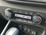 【オートエアコン】車内温度を感知して自動で温度調整をしてくれるのでいつでも快適な車内空間を創り上げます。