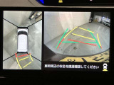 パノラミックビューモニター付きです。車両を上から見たような映像をディスプレイオーディオ画面に表示。運転席からの目視だけでは見にくい、車両周辺の状況をリアルタイムでしっかり確認できます。