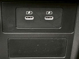 USB端子が2か所にございます。