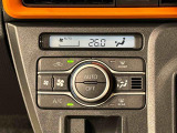 車内空調は&rdquo;AUTOエアコン&rdquo;にお任せ。運転に集中出来ますよ!