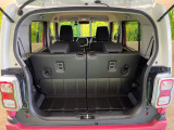 普段のお買い物や通勤、送迎等に十分な荷室スペースを確保しております。セカンドシートを倒すと、大きな荷物の積載も可能です♪