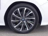 純正アルミホイール装備、足元をオシャレに魅せます!