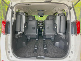 後席を格納すると、これだけの広さが!シーンに合わせたシートアレンジで、大きな荷物も積むことが出来ます♪