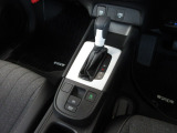 扱いやすい位置に配置されたフロアオートマチックです☆CVTを採用で滑らかでスムーズな走りが楽しめますよ♪