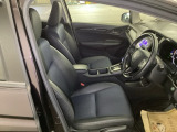 フィット感のあるシート。しっかりと支えてくれるので、長時間の運転を快適にサポートしてくれます。