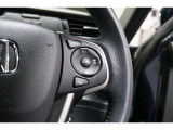 Hondaセンシングの機能のひとつ、アダプティブクルーズコントロール付!アクセルから足を離しても設定したスピードと前車との車間を保ち走行してくれます!車線維持もアシスト☆高速道路で疲労軽減ですね☆