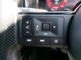 ステアリングスイッチ付きです♪ハンドルから手を放さずにオーディオ操作やメーターディスプレイ操作ができるので、安全です!
