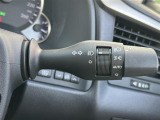 【オートライト(AUTO)】外の明るさをシステムが感知して、自動でヘッドライトが点灯します。ヘッドライトをつけ忘れを防ぐ便利機能です。