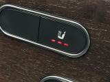 ●フロントシートヒーティング:運転席・助手席共に三段階で調節が可能なシートヒーターを装備しております。季節を問わず快適にご使用いただけます。