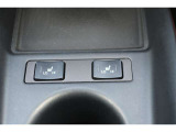 運転席と助手席にシートヒーターが付いています。