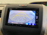 【バックカメラ】リバースにするだけで映ります、後方の安全確認や、狭い駐車場での車庫入れ、雨の日や夜間など視界の悪い時に便利です!安全にバックする為には欠かせない装備です。