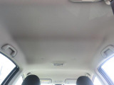 天井の状態も良好です。タバコを吸っていた車は、天井の色が変色してしまっているものもあります。中古車探しの際は、天井の状態も重要なポイントですよ!