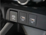◆USBチャージャー、12Vの電源ソケット◆使いやすい場所に装備されています。