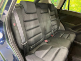 後部座席も気になるようなキズ・汚れやへたり等、大きなダメージはなく、良好な状態です。